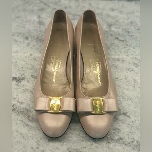 Salvatore Ferragamo Vara Bow Heels in soft pink oyster, size 6B